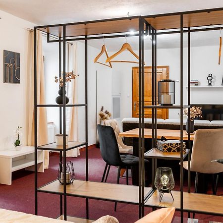 K1 Piatok Sobota Disco Cez Tyzden Tichy Apartman Caşonia Exterior foto